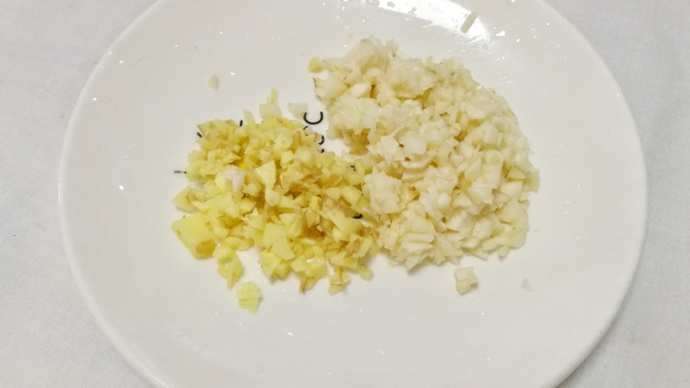 家常豆腐,<a style='color:red;display:inline-block;' href='/shicai/ 37'>姜</a>蒜切末。