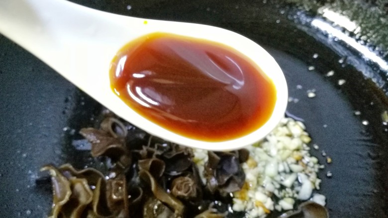 家常豆腐,一勺蚝油。