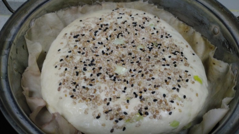 香酥葱花大麻饼,醒面10分钟,大火烧开转中火。