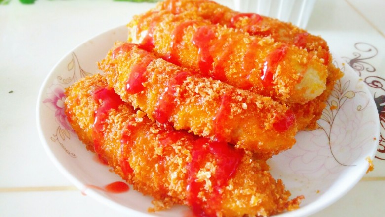 香蕉飞饼卷,趁热吃吧,简单的香蕉卷就做好了,隔离的小孩都谗哭了!可以根据自己的喜好添加不同的口味,都很好吃哦!