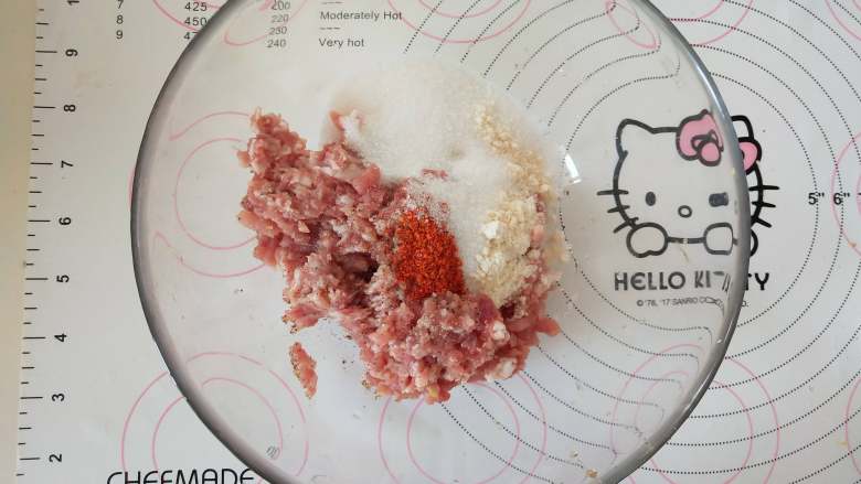泰式柠檬猪肉脯,3、猪肉馅放入碗中,加入A材料。