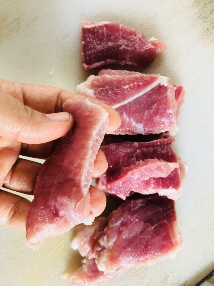 肉末茄子,切成薄片