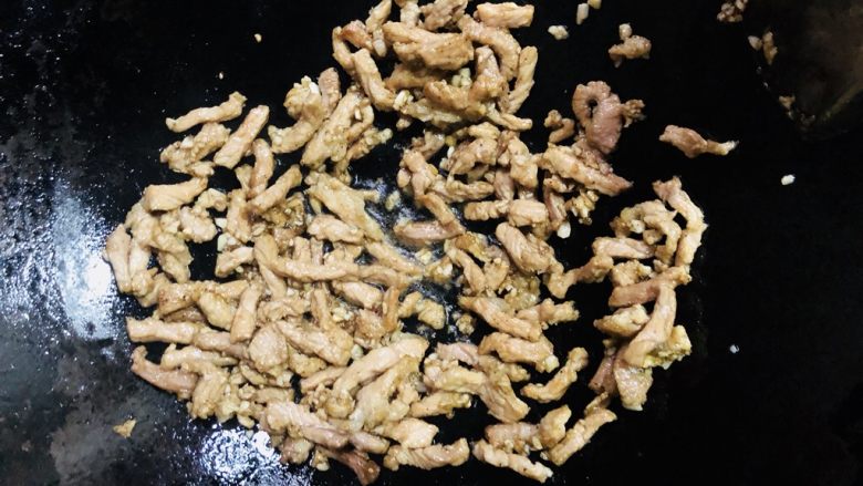 肉末茄子,猪肉要炒熟。