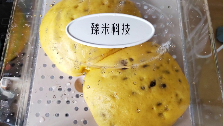 南瓜蜜豆馒头,20分钟后关火,再焖五分钟开盖。