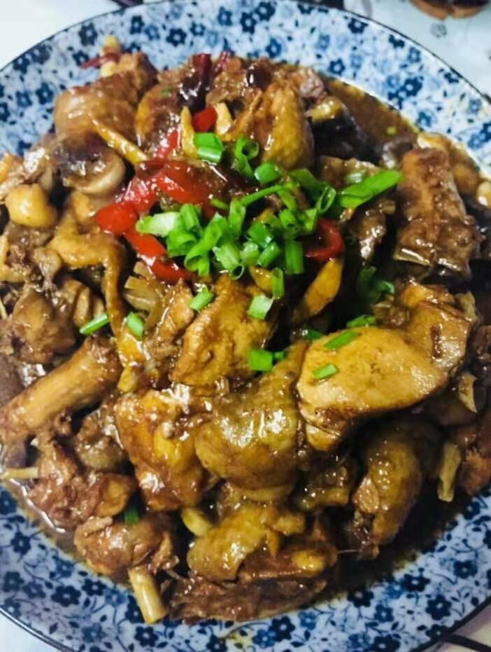 醋炒鸡,最后收汁勾一点点薄芡。