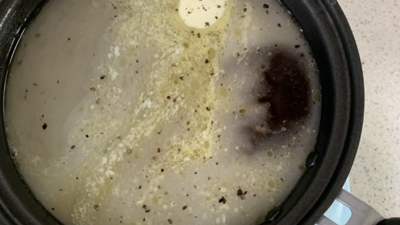 黑椒土豆泥,中小火熬,不断搅拌