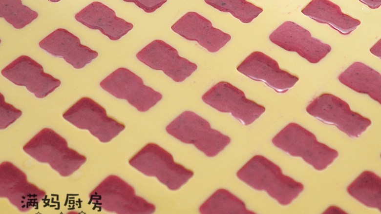 小熊Q糖,用藕粉来做小糖果吧,开水上锅蒸15分钟