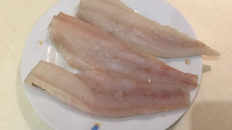 香酥鱼排(比炸的还酥),<a style='color:red;display:inline-block;' href='/shicai/ 11638'>鳕鱼片</a>先解冻