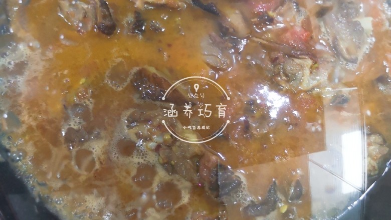 茄汁香辣板鸭(潮汕炒鸭脯),加入两碗水盖上锅盖煮