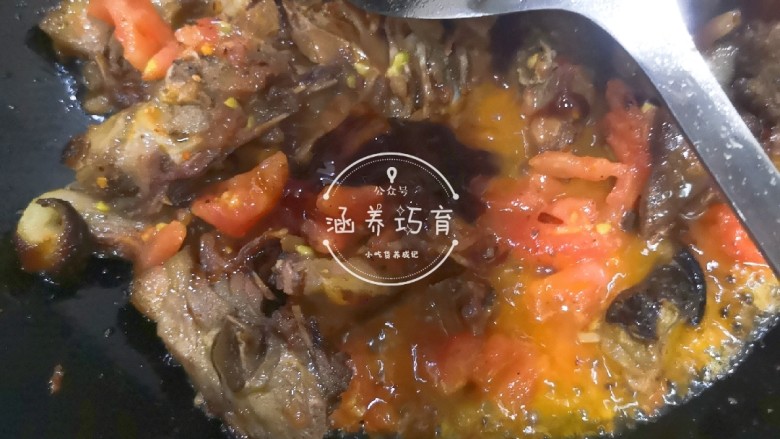 茄汁香辣板鸭(潮汕炒鸭脯),翻炒均匀加入耗油