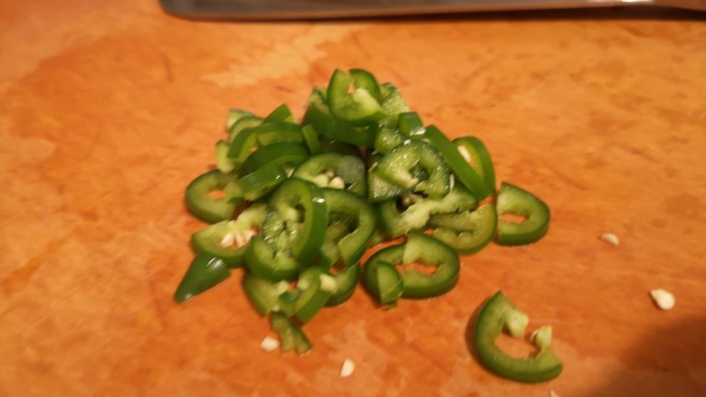 麻婆豆腐,切成丁。