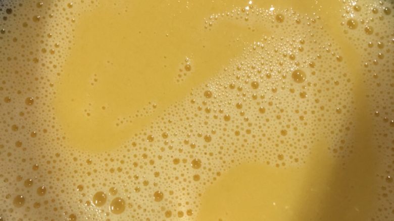 十寸戚风蛋糕(不开裂),充分乳化,融合好的样子