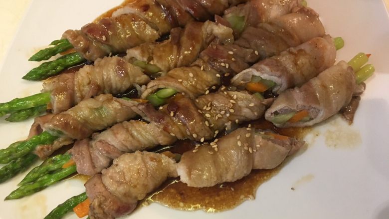 芦笋五花卷,再撒上白芝麻!妥妥的!👍