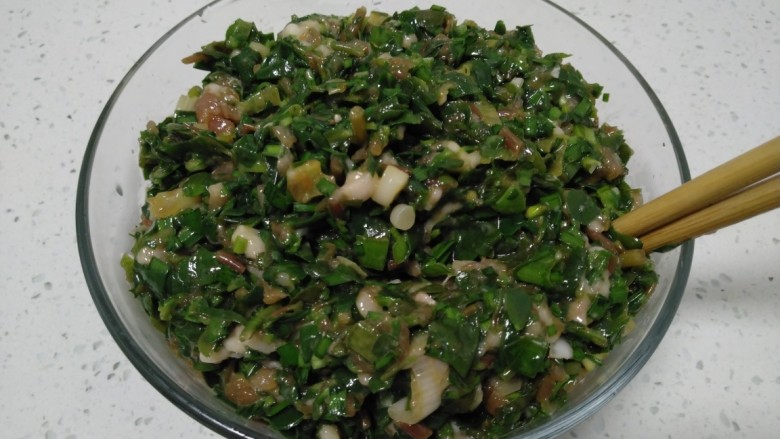 黄瓜蚂蚁菜猪肉饺子,搅拌均匀。