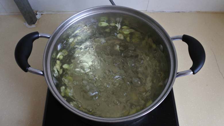 香茅薄荷蜜,加水煮5-10分钟,煮出香味关火