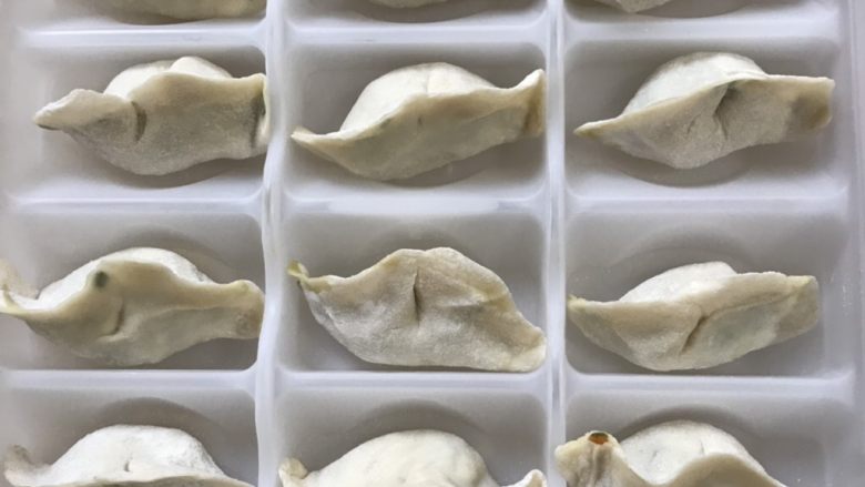 宋小助的韭菜虾仁饺子,没煮的还可以冷冻起来,很方便下次吃哦