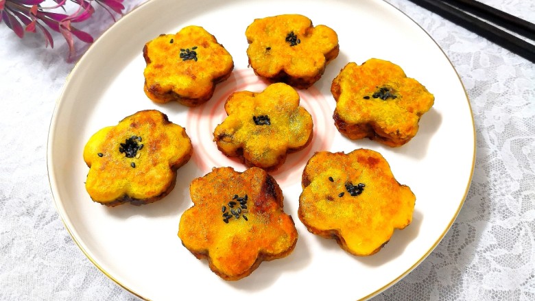南瓜糯米夹心饼,盛出,即可上桌