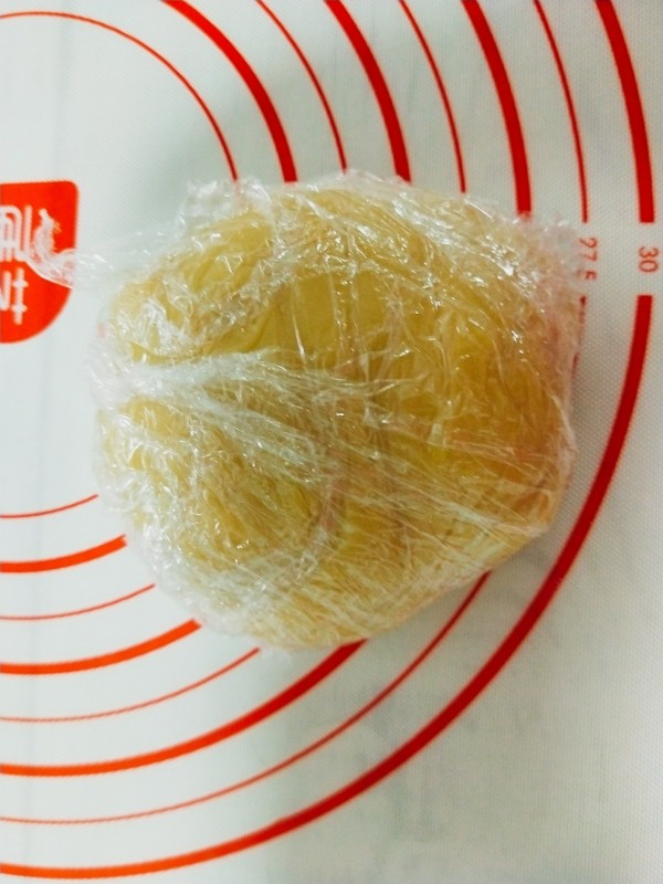 小月饼,保鲜膜放好,放置2小时