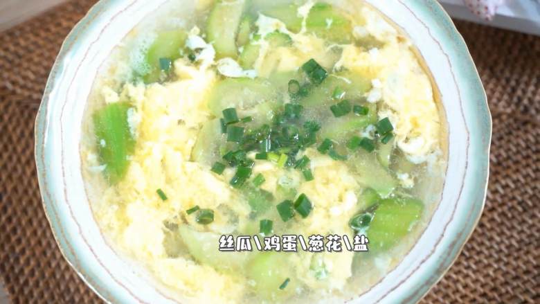 天气热适合喝点清淡的汤,这碗汤简单易学,零难度,『食材』
丝瓜/鸡蛋/葱花/盐
