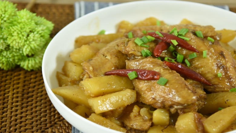 我发现土豆不管跟什么肉一起炖都特别香