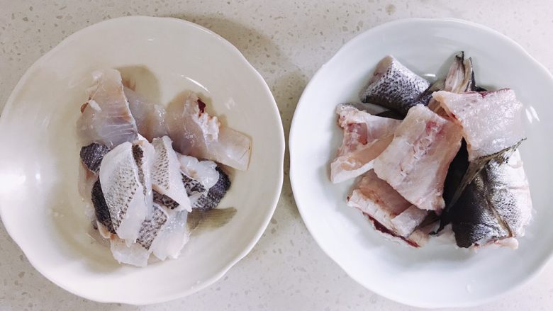 柠檬鱼,鱼洗干净,分出鱼肉和鱼骨