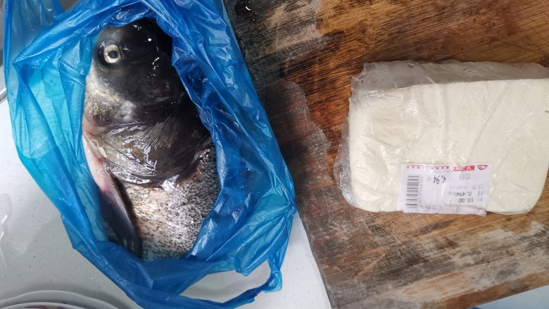 鱼头豆腐汤,单位在鄱阳湖边,吃个鱼一点问题没有