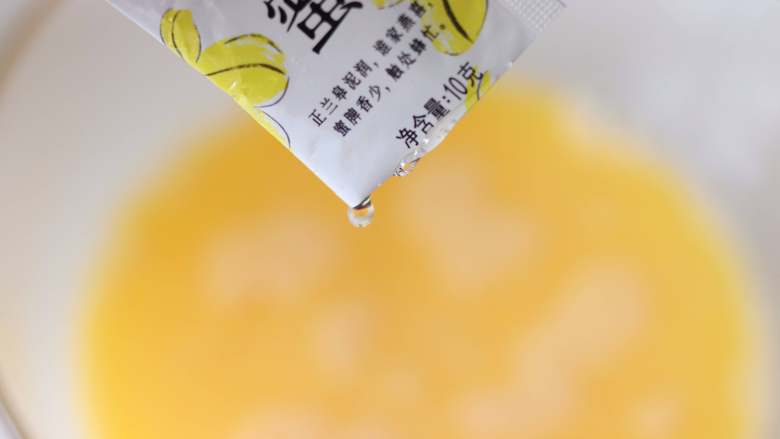 治愈哆啦A梦的美食,铜锣烧,加入<a style='color:red;display:inline-block;' href='/shicai/ 865'>蜂蜜</a>。