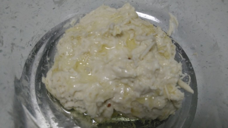 糖酥饼,搅拌成不较软的面团,加入食用油。