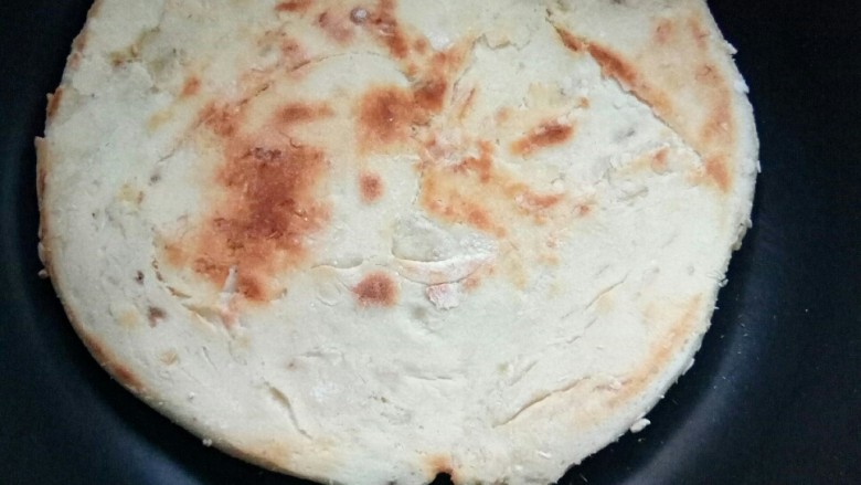 美味小甜饼,两面起饼花,即好。