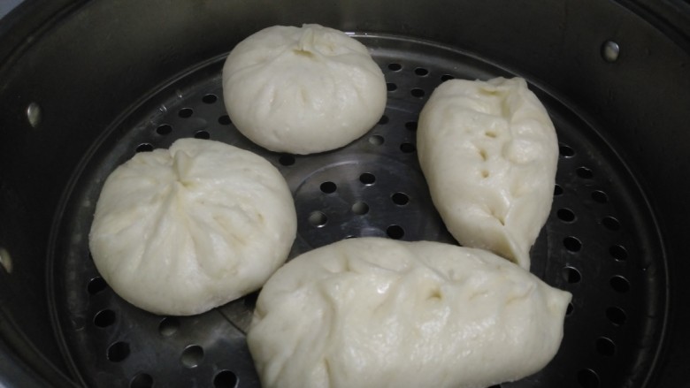 花样红糖包子,水开后蒸15分钟,再焖2分钟。