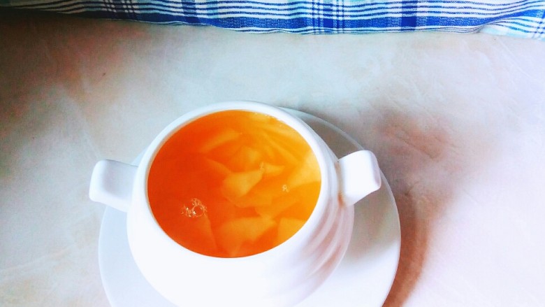 煮苹果 #调理肠胃食谱#,煮好的苹果汤。