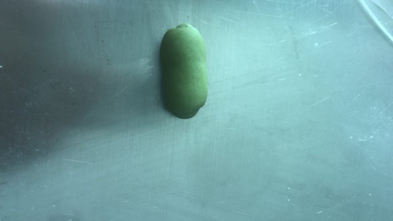 菠萝小可爱～冰棍馒头,抹茶粉混合面团 调出绿色面团 