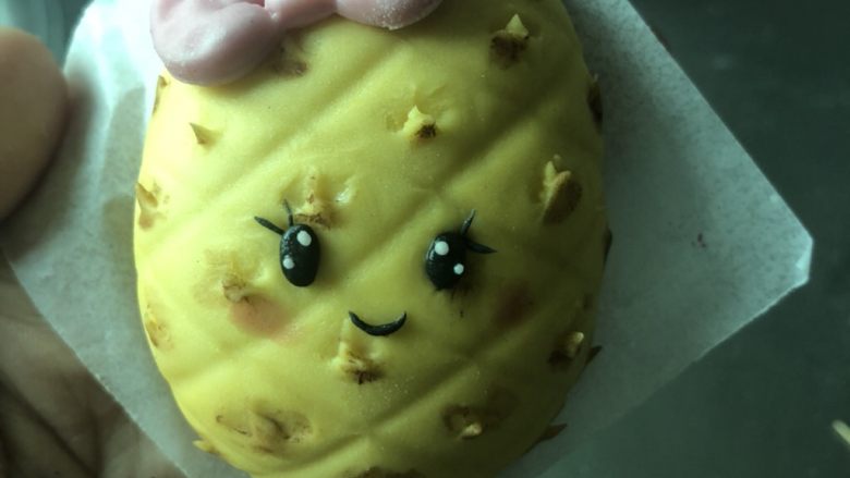 菠萝小可爱～冰棍馒头,竹炭粉调出黑色眼睛 睫毛和嘴巴