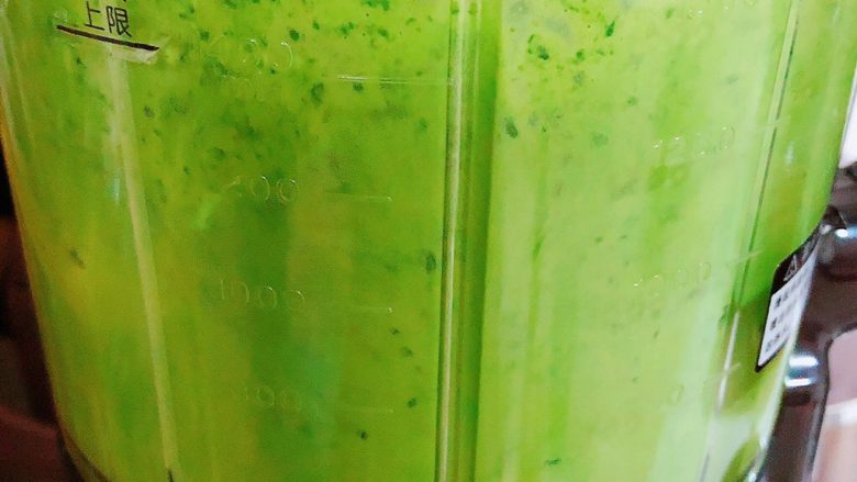 菠菜鸡蛋糕(豆浆版),破壁机选择破壁按键,打30秒。