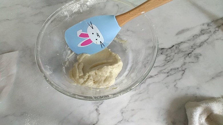 戚风蛋糕6寸,翻拌均匀,没有面粉疙瘩
