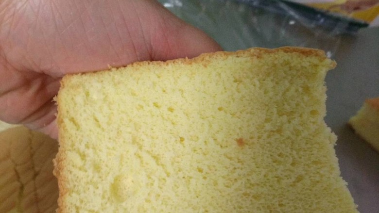 戚风蛋糕6寸,色泽金黄,奶香味儿浓郁,啧嘛啧嘛,好次