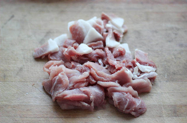 新蜜汁肉夹馍,猪肉切成片(可以用五花肉)