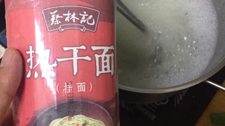 葱油拌面,水开煮360秒