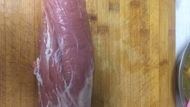 家庭版锅包肉,<a style='color:red;display:inline-block;' href='/shicai/ 4430'>里脊肉</a>洗净