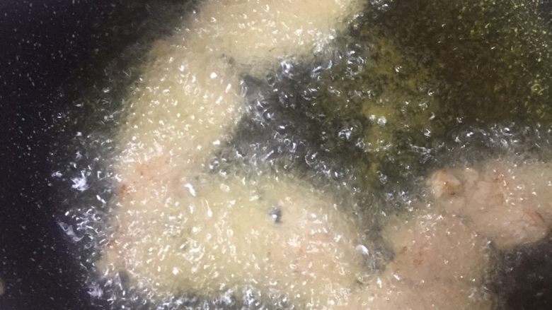 家庭版锅包肉,6成油温下肉片