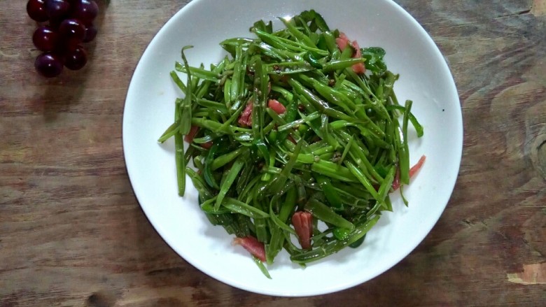 烩空心菜梗 #夏日清爽菜#,端上餐桌。