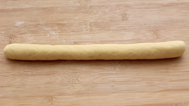 七夕巧果,用手搓成长条。