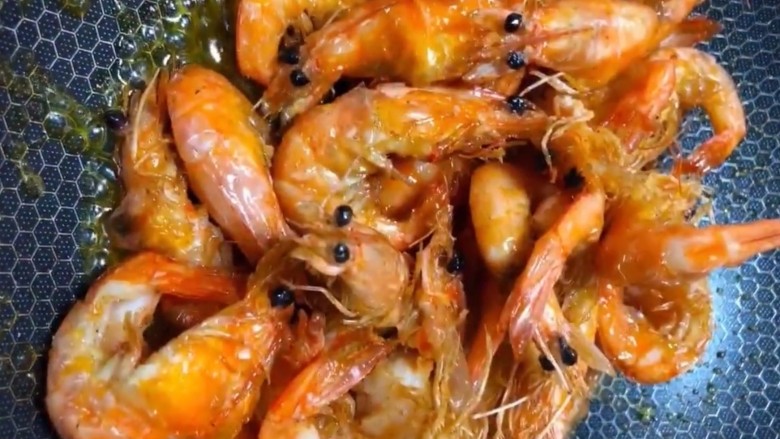 橙汁大虾,关火倒入大虾快速翻匀