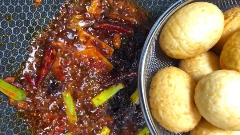 啤酒卤鸡蛋,小火炒出红油