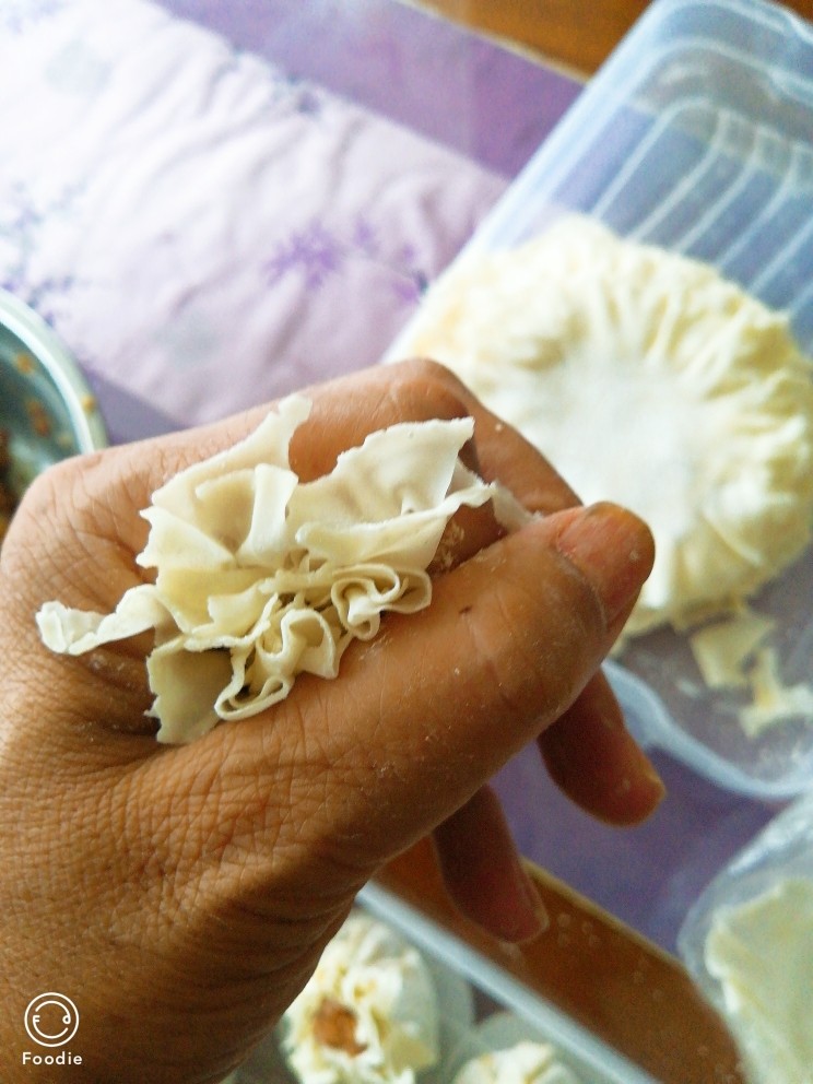 三鲜烧卖,用虎口收紧口