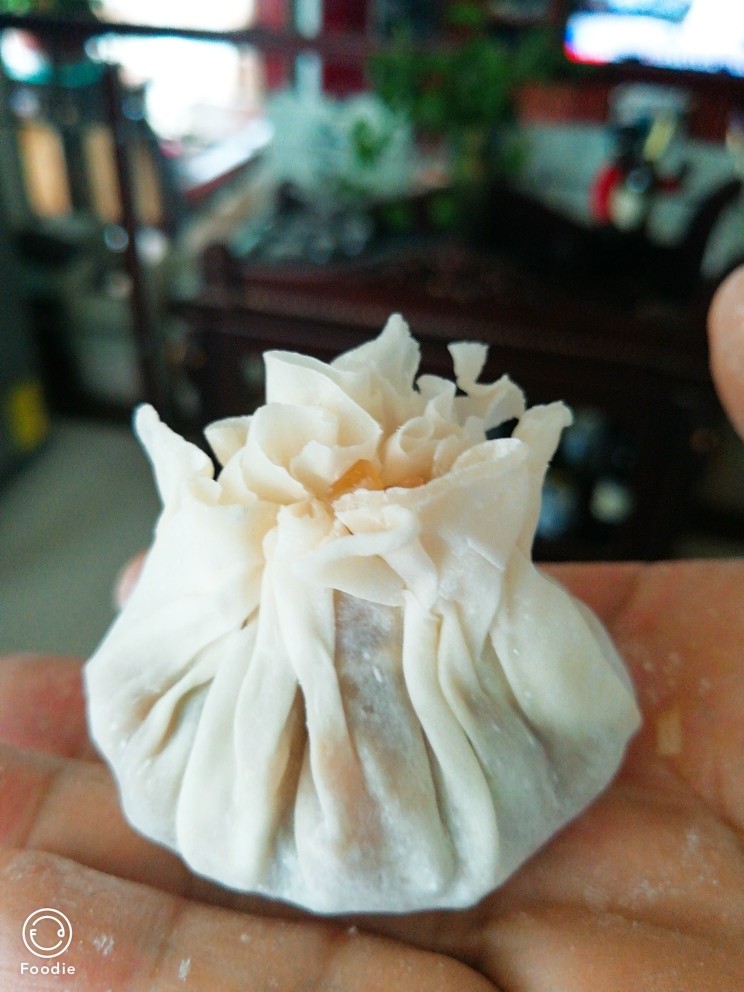 三鲜烧卖,一个烧卖就包好了