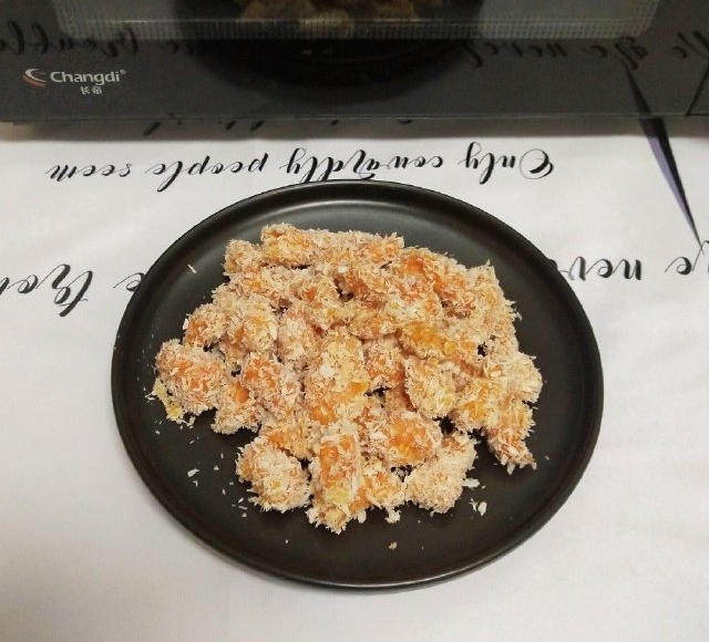 无油鸡米花(烤箱版),🍖 做法太简单了吧,酷克壹佰烤肉料很香,里面很多种材料,所以我都没有另外加其他调料腌制,已经很入味了。鸡米花吃的时候蘸着番茄酱,味道更好哦