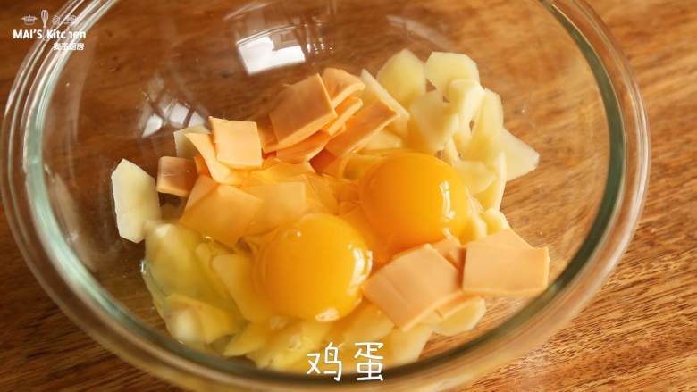 三种材料自制【土豆芝士蛋饼】,加入<a style='color:red;display:inline-block;' href='/shicai/ 9'>鸡蛋</a>