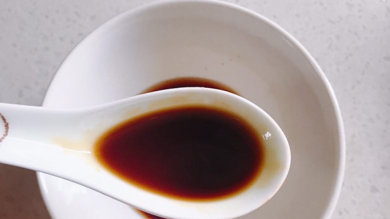 蒜蓉粉丝蒸鱼片,半勺<a style='color:red;display:inline-block;' href='/shicai/ 750'>陈醋</a>,为了提鲜,也可不加