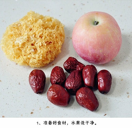 苹果银耳羹,苹果银耳红枣洗净备用